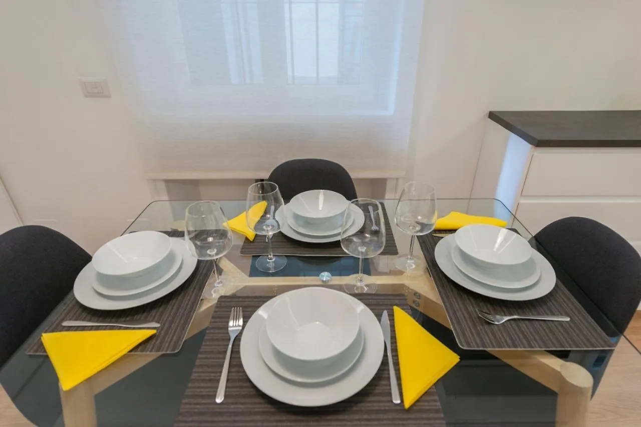 Apartment Montenapoleone 5 Min Duomo Fashion Center Milan Italy